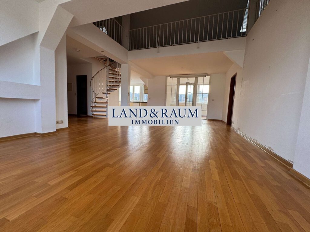 Geräumiger Wohnbereich mit Galerie