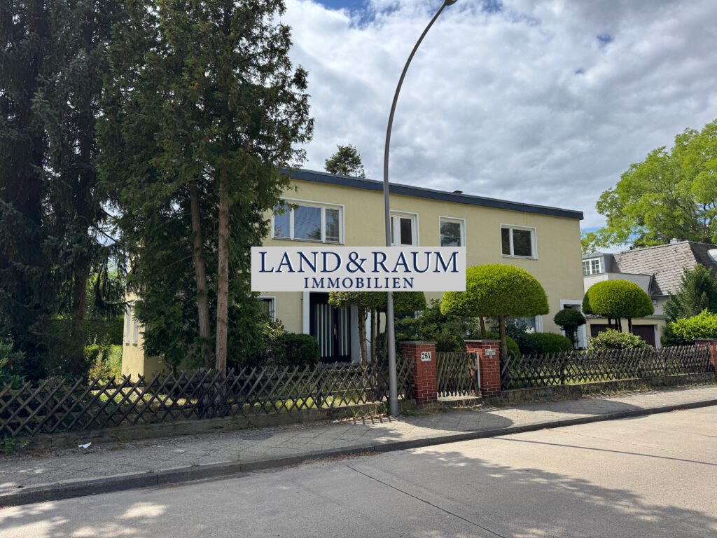 Straßenansicht Eingang Wohnung EG